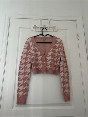iris Pink and Cream Houndstooth Cropped Cardigan Sweater